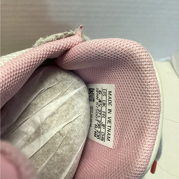 Size 6 Adidas Falcon Active Women’s Sneakers Flaw - Picture 8 of 9